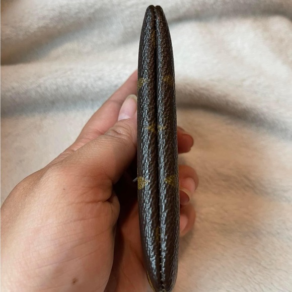 Authentic Louis Vuitton Key Cles in Monogram - Picture 7 of 11